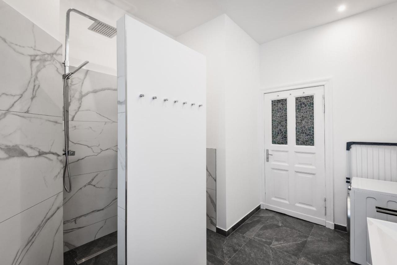 Riesiges Apartment Nahe Kudamm Sehr Schoner Altbau 123M2 Gross 12 Gaste Berlino Esterno foto